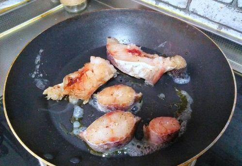 海鱼蚝油爆料方法视频,视频教你轻松掌握烹饪技巧